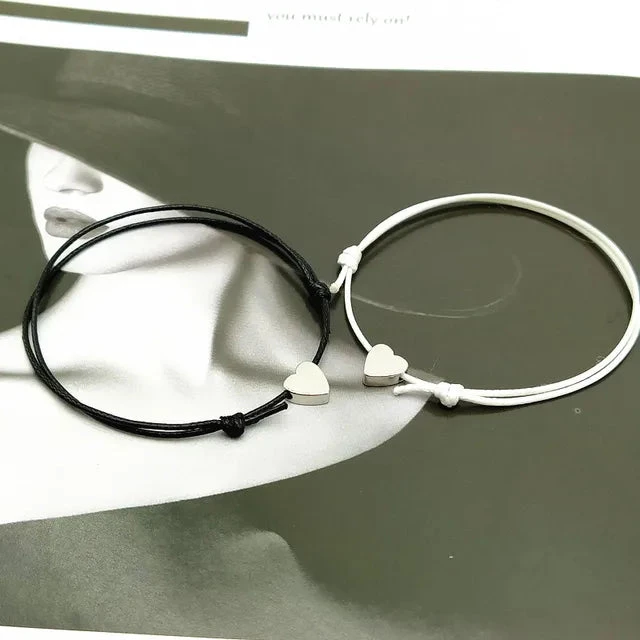 Simple Gold Heart Bracelet - Image 4